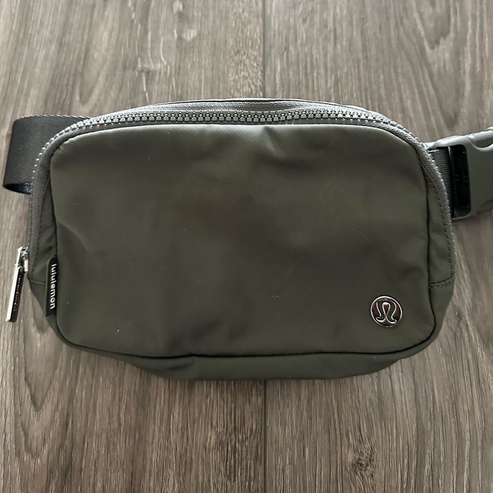 Lululemon Everywhere Belt Bag Olive